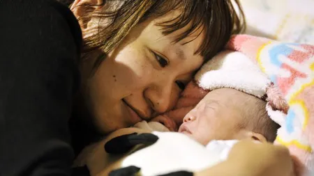 Geloasă pe mamele fericite, o japoneză le rupea picioarele copiilor lor