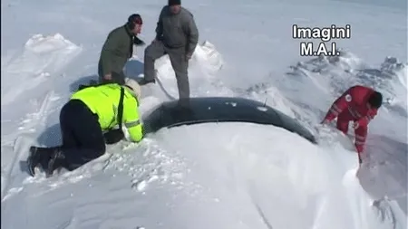 Imagini incredibile de la operaţiunile de salvare din nămeţi VIDEO
