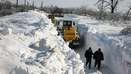 Zăpada din Buzău, transportată în afara oraşului pentru a preveni inundaţiile