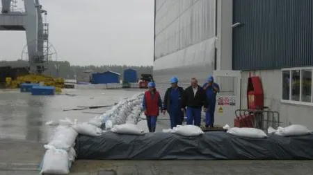 România trimite Bulgariei 80.000 saci de nisip ca ajutor de urgenţă