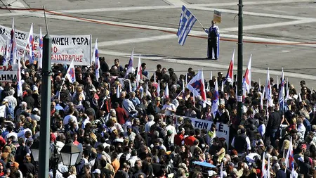 Grecii au ieşit din nou în stradă la Atena împotriva austerităţii