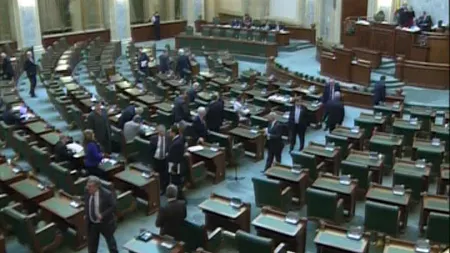PNL şi PSD au anunţat în plenul Senatului că iniţiază un protest parlamentar