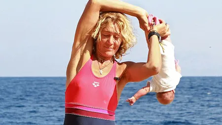 Imaginile care au şocat lumea! Yoga pentru bebeluşi, gimnastică sau tortură? VIDEO