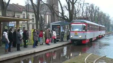 Aradul a fost preţ de câteva ore o mică Veneţie. O conductă de apă s-a spart în centrul oraşului