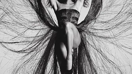 Naomi Campbell, transformată în Tina Turner, într-un nou pictorial FOTO