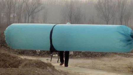 Ziua în imagini: chinezii fură gaze cu baloane uriaşe