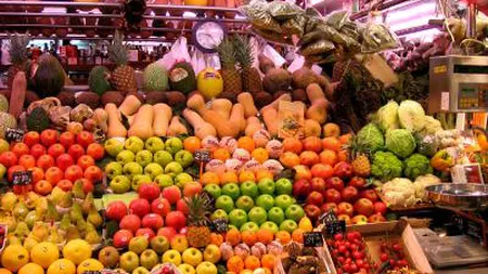 Studiu: Românii mănâncă prea puţine fructe şi legume