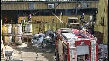Incendiu violent la o fabrica de cherestea din Braşov