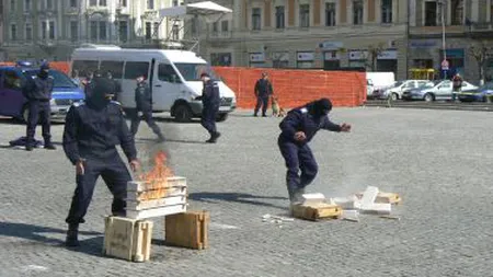 SCANDAL la Cluj. Zugravi şi bucătari, angajaţi pe post de jandarmi