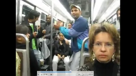 Doi români fac show în metroul din Paris VIDEO