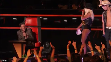 Noroc cu vocea. Christina Aguilera, penibilă pe scena show-ului The Voice FOTO&VIDEO