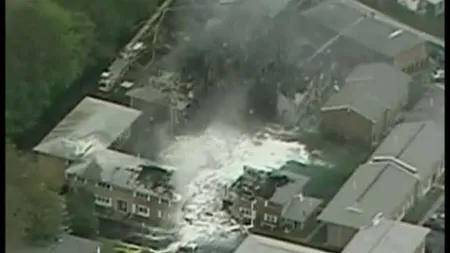 Un avion s-a prăbuşit într-un complex rezidenţial din SUA VIDEO