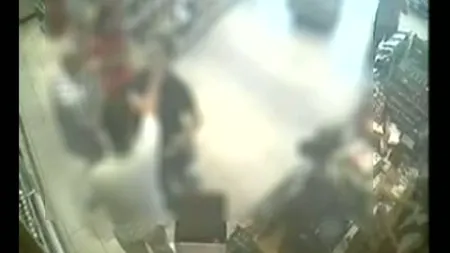 Bătaie între interlopi la un supermarket din Capitală VIDEO
