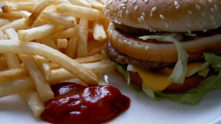 Studiu: Hrana de tip fast-food ne face depresivi
