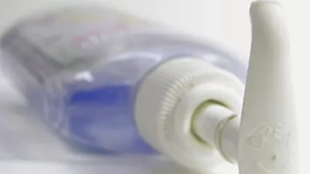 Cum se îmbată adolescenţii americani cu gel dezinfectant pentru mâini VIDEO