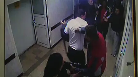 INCREDIBIL. Un medic gălăţean, bătut de trei bărbaţi pe holul spitalului VIDEO