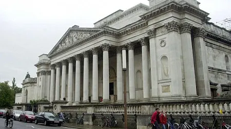 Jaf de 18 milioane de lire sterline la un muzeu din Marea Britanie