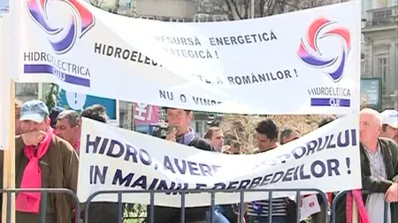 Protest al angajaţilor Hidroelectrica la Ministerul Economiei