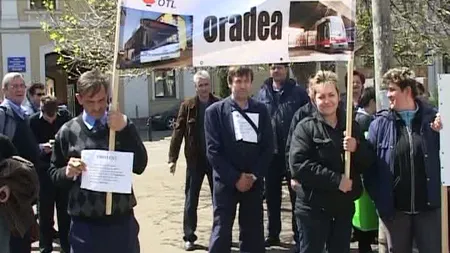 Vatmanii din Oradea au protestat în stradă, pentru a-şi susţine o colegă