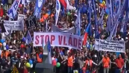 Zeci de mii de oameni au protestat pe străzile din Praga