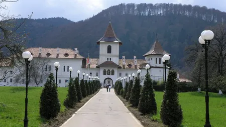 Doi hoţi au spart cutia milei la o mănăstire din Braşov, chiar de Izvorul Tămăduirii