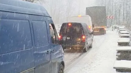 Zăpada a ajuns şi pe Valea Prahovei. Utilajele intervin pe DN1 şi DN1 A