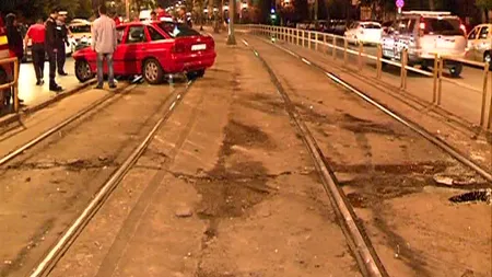 A pierdut controlul volanului şi s-a oprit cu maşina pe linia tramvaiului 41, în Capitală VIDEO