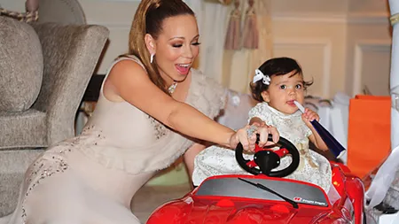 Mariah Carey le-a oferit un Ferrari gemenilor ei