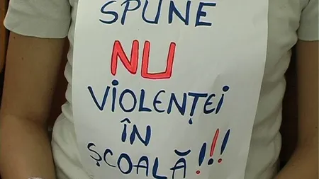 Violenţa în şcoli, scăpată de sub control. Un elev a fost bătut în curtea liceului VIDEO