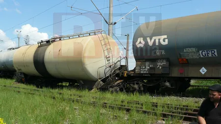 Incident feroviar în Braşov. Două vagoane încărcate cu motorină au deraiat VIDEO