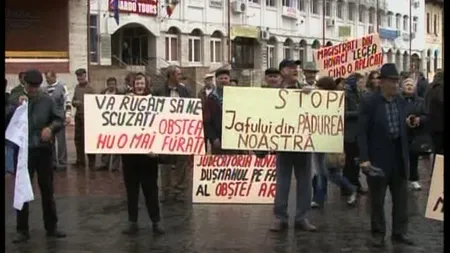 Protest al pensionarilor în faţa Prefecturii Gorj VIDEO
