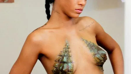 Rihanna, goală în ultimul videoclip şi pictată cu 