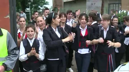 Scandal la liceul din Vidra: Elevii au cerut întoarcerea directoarei demise VIDEO