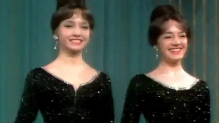 Jonglerii cu mese. Ce acrobaţii incredibile făceau două surori în anii '60 VIDEO