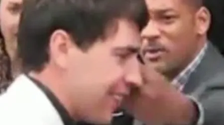 Will Smith a pălmuit un reporter, după ce acesta a încercat să îl sărute VIDEO