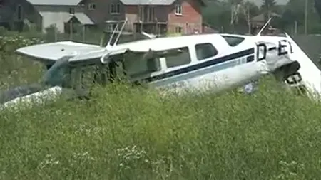 Răniţii din avionul prăbuşit la Cornetu sunt în stare stabilă