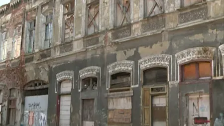Sute de case monument istoric din Bucureşti, lăsate în paragină