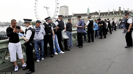 Cum i-au păcălit poliţiştii londonezi pe infractorii români GALERIE FOTO