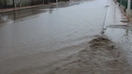 Ploile fac ravagii în ţară. Sute de case inundate și rămase fără curent electric