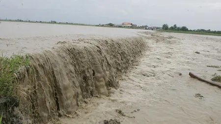 Avertizare de inundaţii pe râuri din opt judeţe din vest, nord şi centru