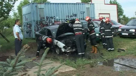 O nouă maşină a fost incediată la Botoşani. Şapte autoturisme arse într-o lună