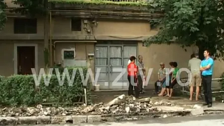 Un picior de om, descoperit pe acoperişul unui bloc din Zalău. Poliţiştii au început o anchetă VIDEO