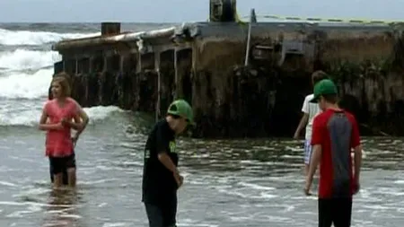 Un ponton, lovit de tsunami în Japonia, a ajuns în SUA VIDEO