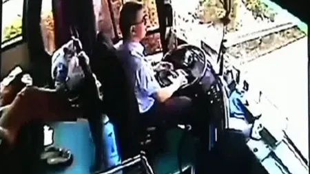 Un şofer de autobuz ŞI-A DAT VIAŢA pentru a-şi salva pasagerii VIDEO