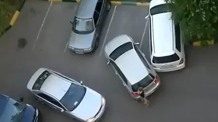 Cea mai proastă şoferiţă! Vezi cum îşi parcheză maşina VIDEO