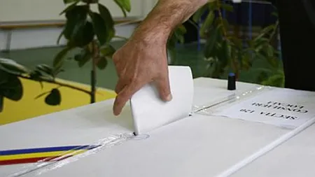 Fratele unui primar din Dâmboviţa a intrat înarmat în secţia de votare