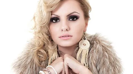 Alexandra Stan a pozat aproape goală într-o cameră de hotel, în adolescenţă FOTO