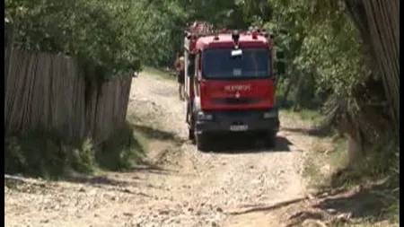 Intervenţie cu autospeciala. Seceta a lăsat zeci de familii dintr-un sat din Mehedinţi fără apă