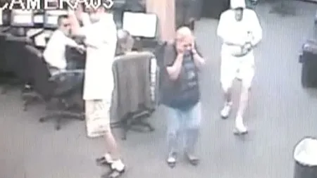Un bătrân curajos din Florida a împuşcat hoţii şi a salvat oamenii dintr-o sală de Internet VIDEO