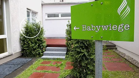 Practică controversată în Europa: Bebeluşi abandonaţi în CUTII stradale
